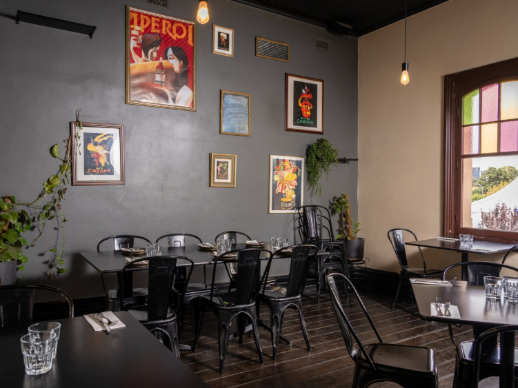 Est Pizzeria slider image