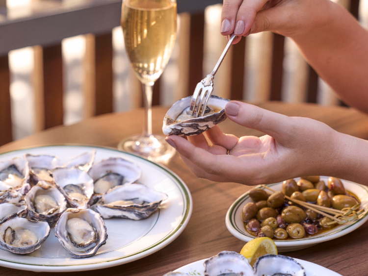 Lane's Edge Wine Bar slider image