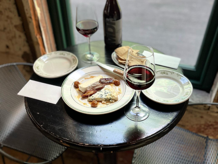 Lane's Edge Wine Bar slider image