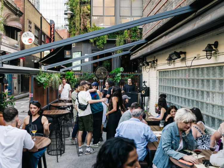 Lane's Edge Wine Bar slider image