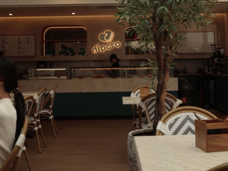 Dipcro Pastry - Main Beach slider image