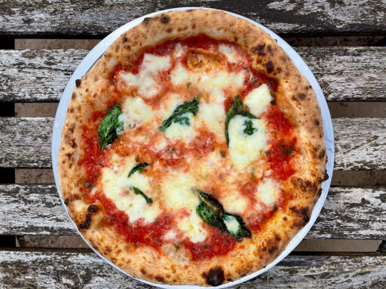 Laura's Pizzas slider image