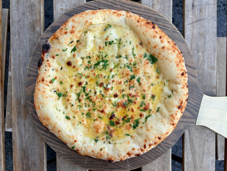 Laura's Pizzas slider image