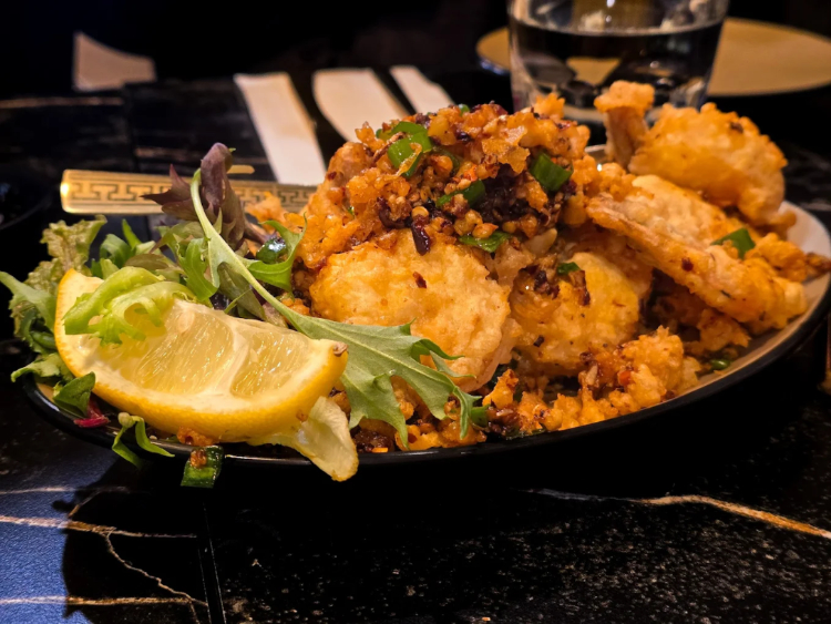 Ceylonia slider image