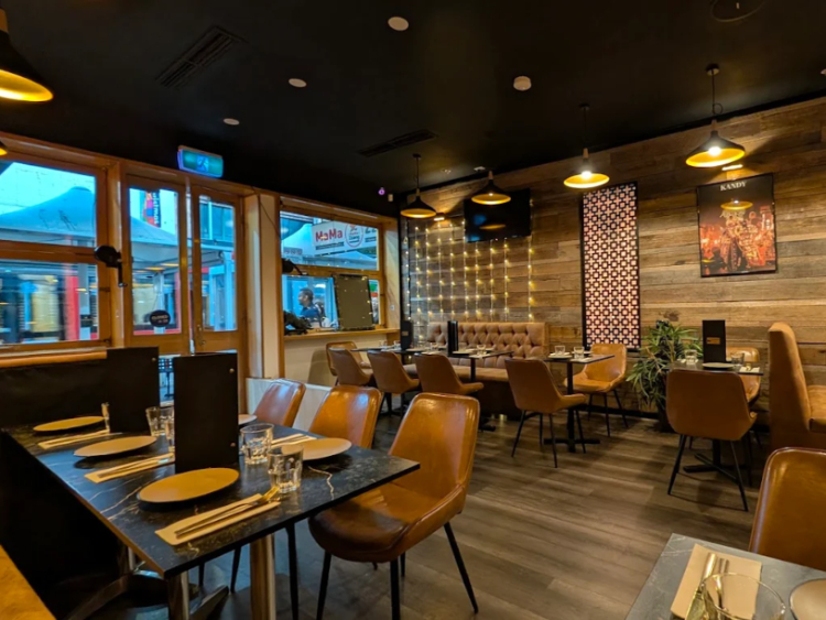 Ceylonia slider image