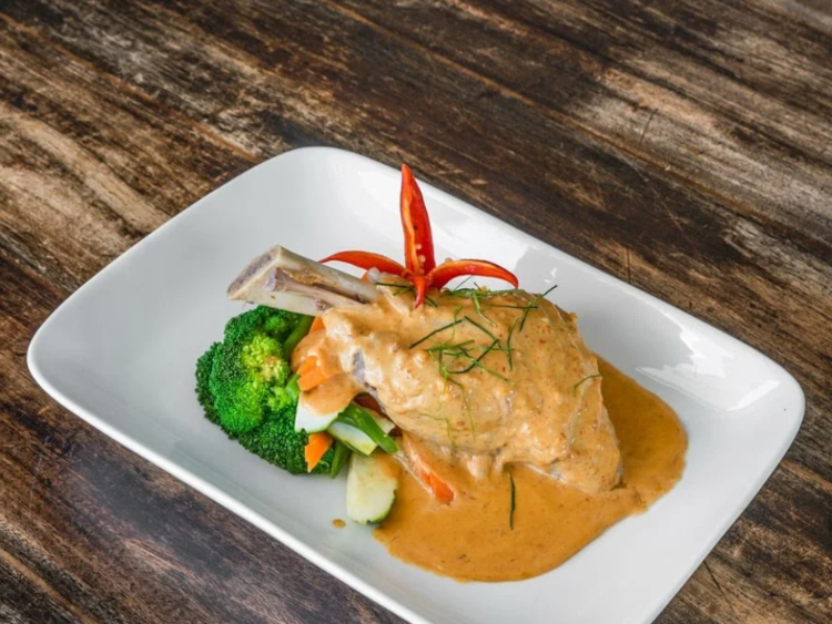 360 Degrees Thai Eatery slider image