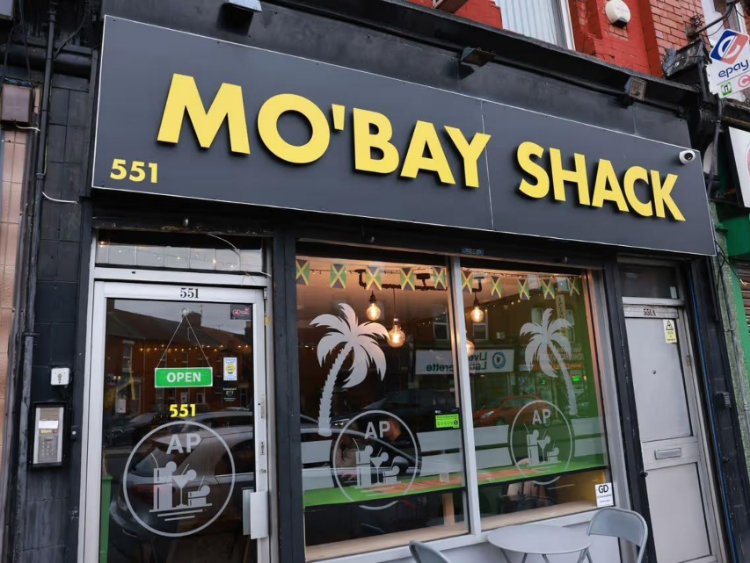 Mo'Bay Shack slider image
