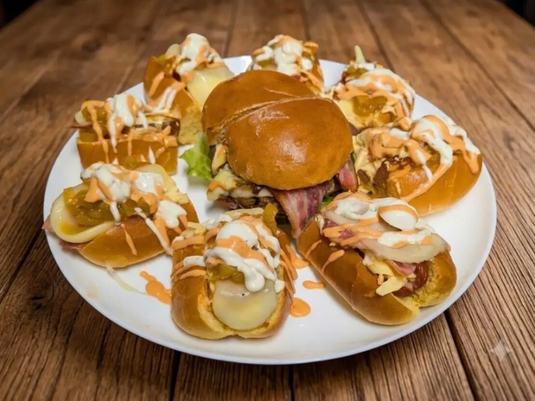 GaGoz slider image