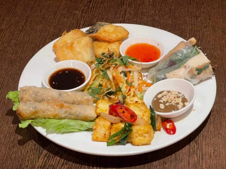 Sen Viet - Mare St slider image