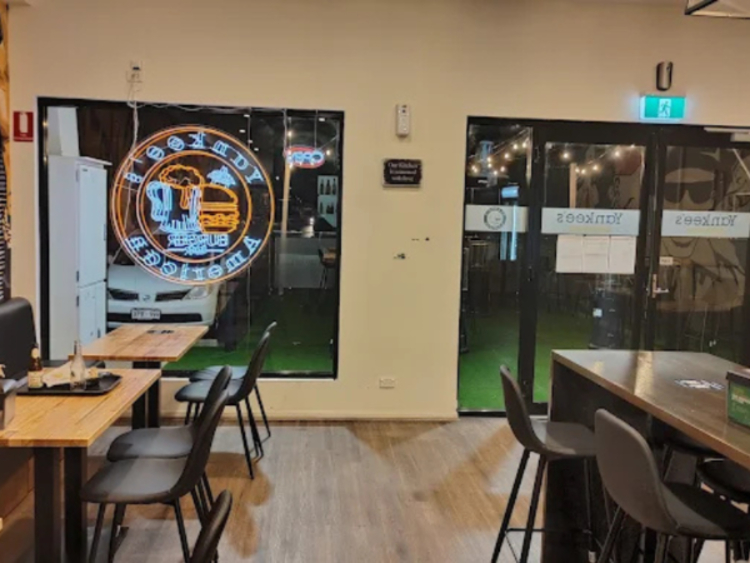 Yankee's Burger Bar - Mile End slider image