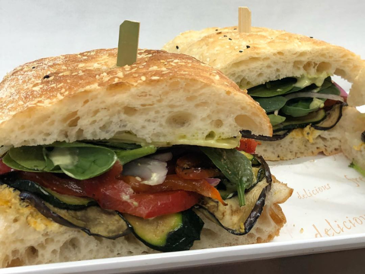 Burleigh Beach Kiosk slider image