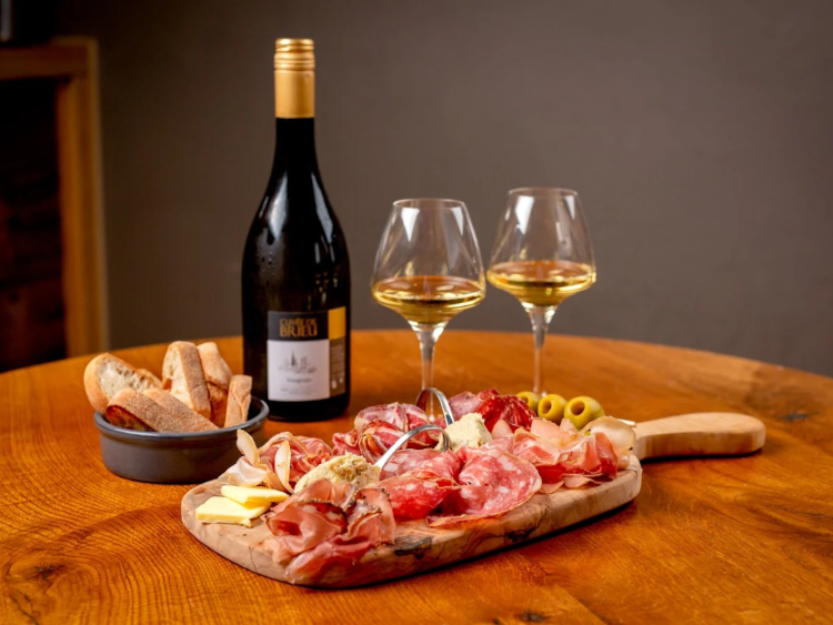 Victoria - Notes Coffee Roasters & Bar slider image