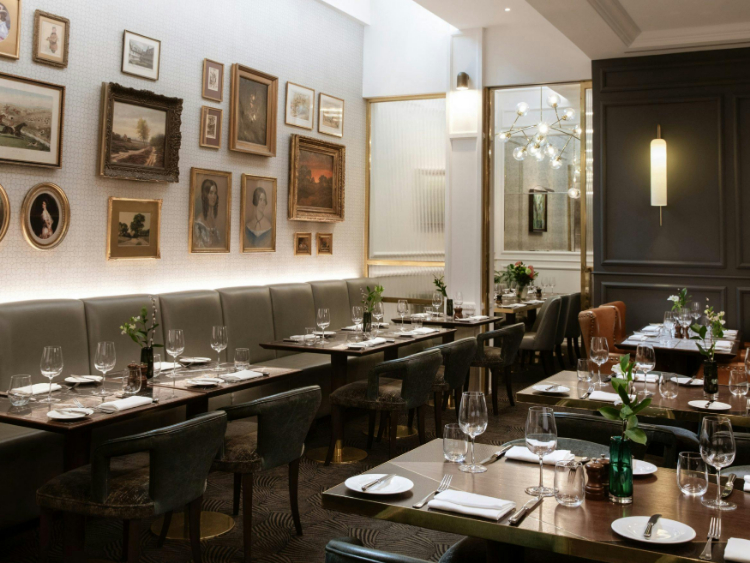 Dining Room at the Guardsman Buckingham Gate slider image