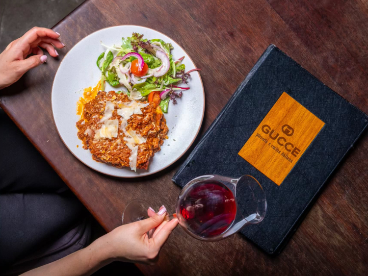 Gucce Pizzeria e Cucina Italiana  slider image