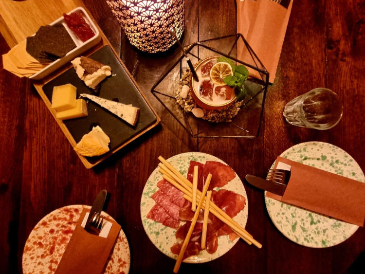 Franklin's Wine slider image