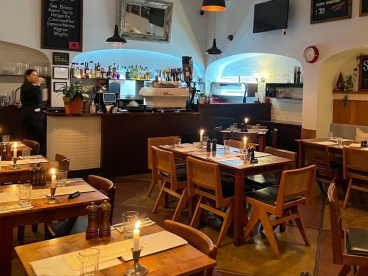 Safran Restaurant Cafe slider image