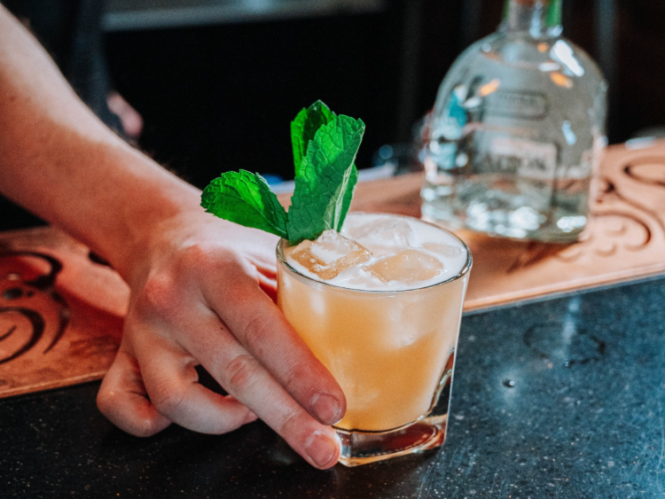 Holly's Bar & Kitchen slider image