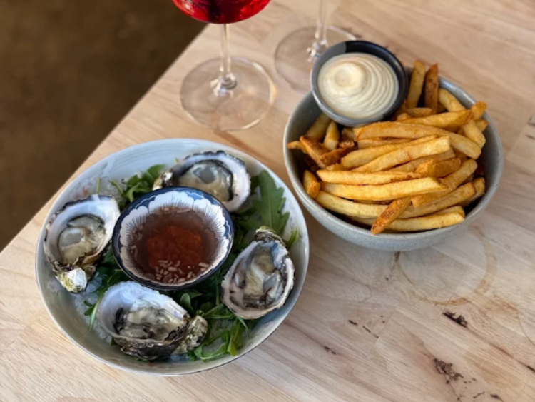 Holly's Bar & Kitchen slider image