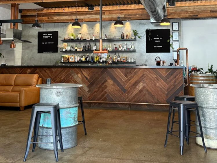 Holly's Bar & Kitchen slider image