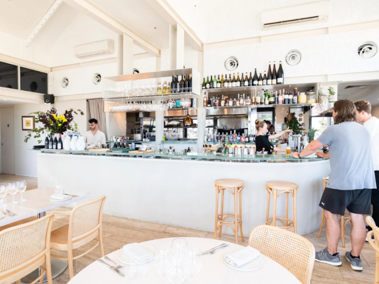 Pipis Dining slider image