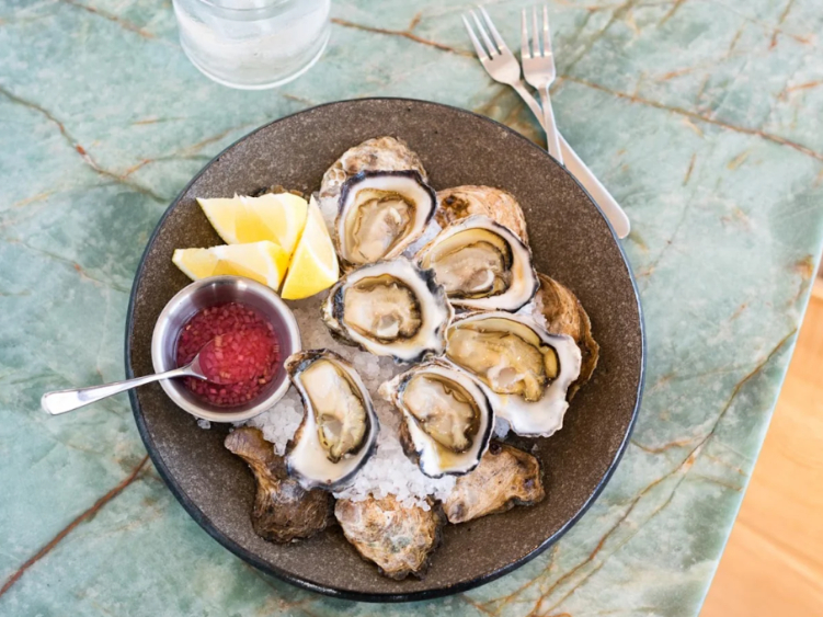 Pipis Dining slider image