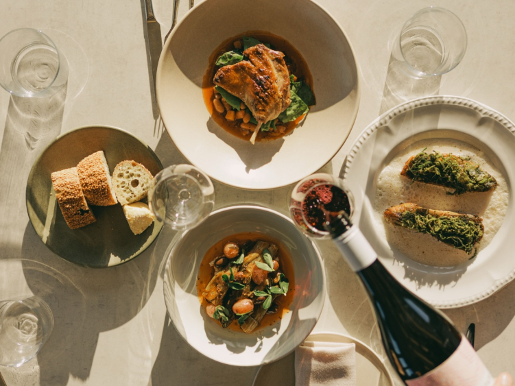 Pipis Dining slider image