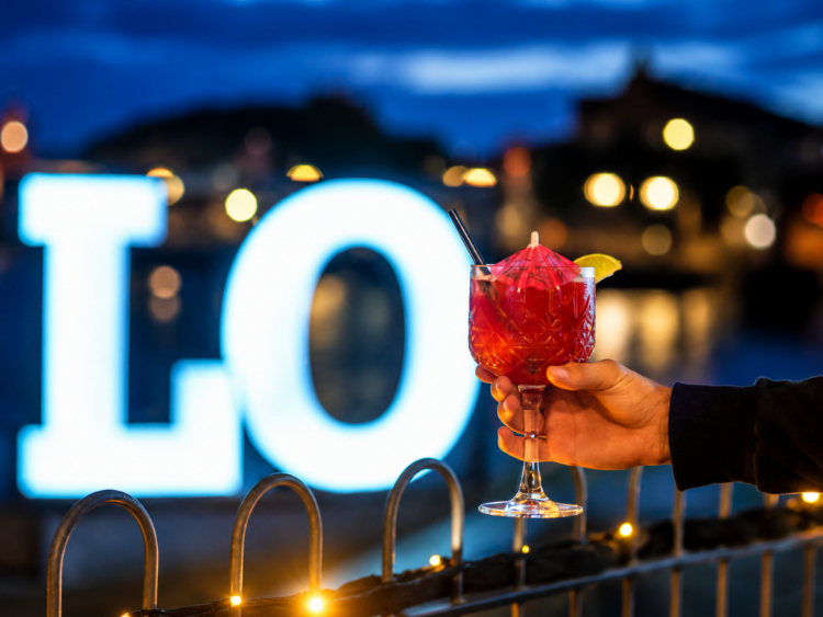 Lo Lounge slider image