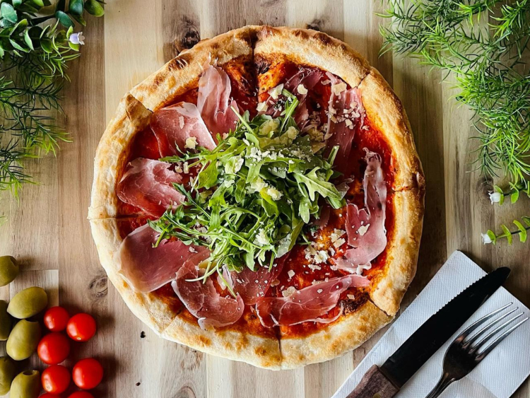 Locali Pizzeria - Mermaid Beach slider image