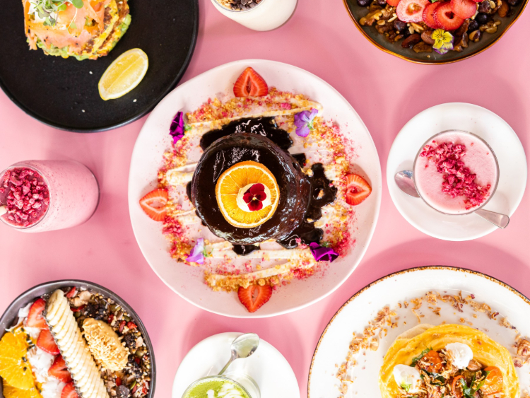 Pinkie Cafe slider image