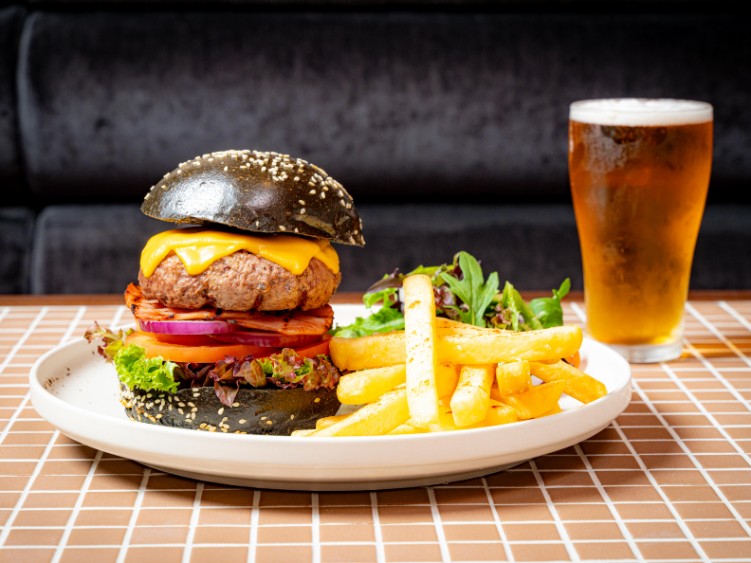 Club Willoughby slider image