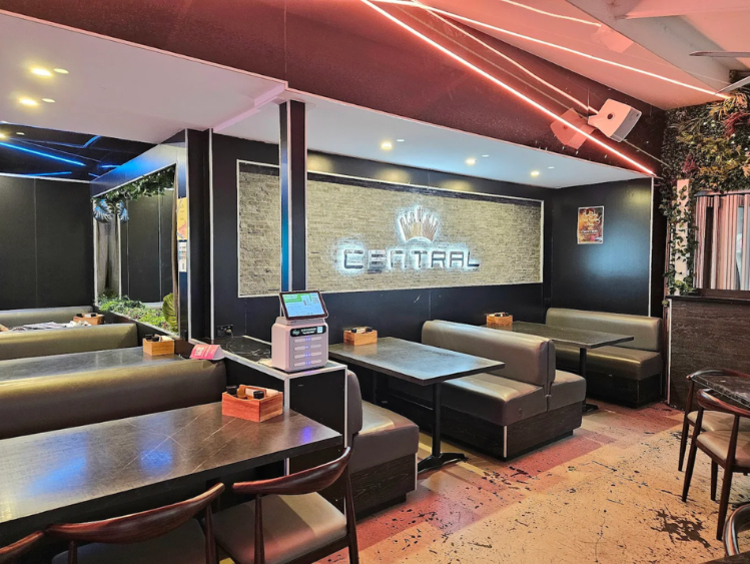Central Lounge slider image