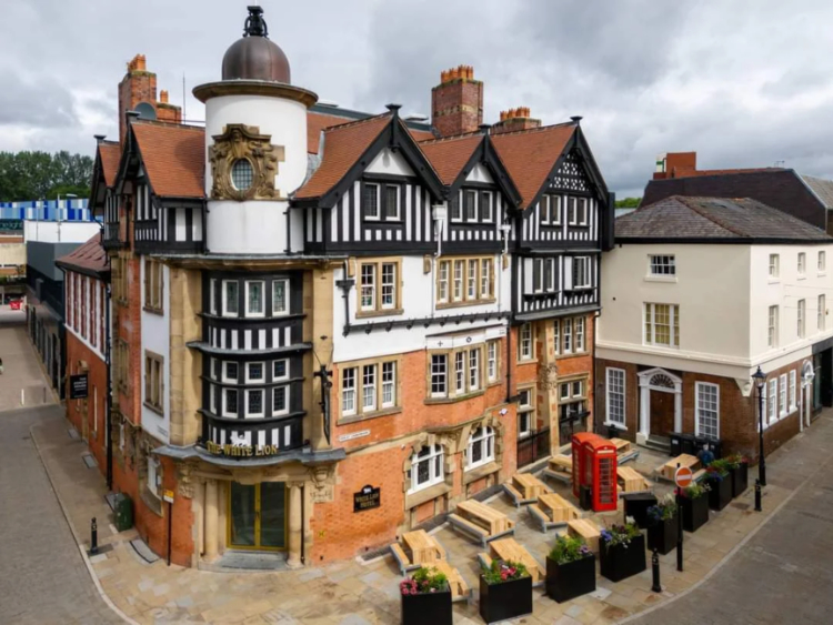 The White Lion slider image