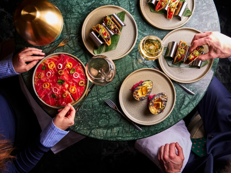 Lilli by Akira Back slider image