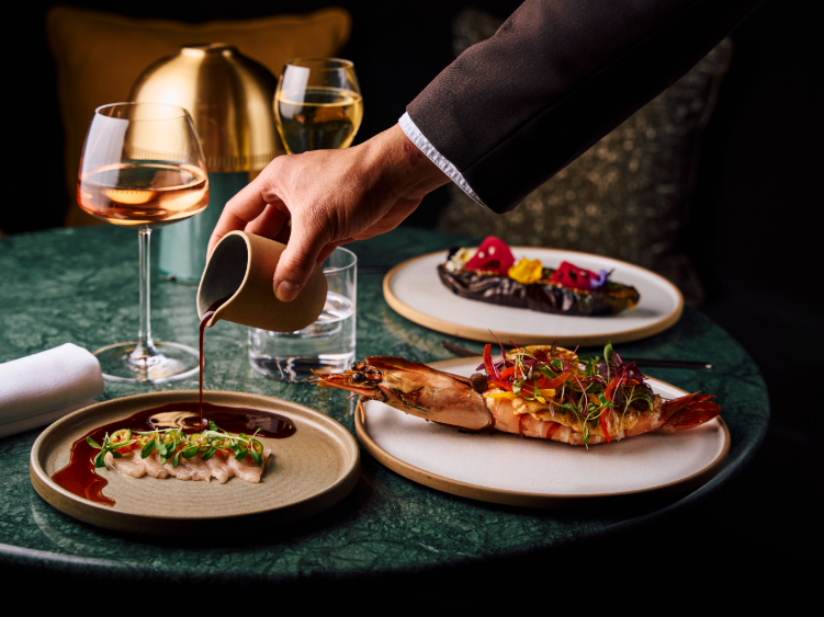 Lilli by Akira Back slider image