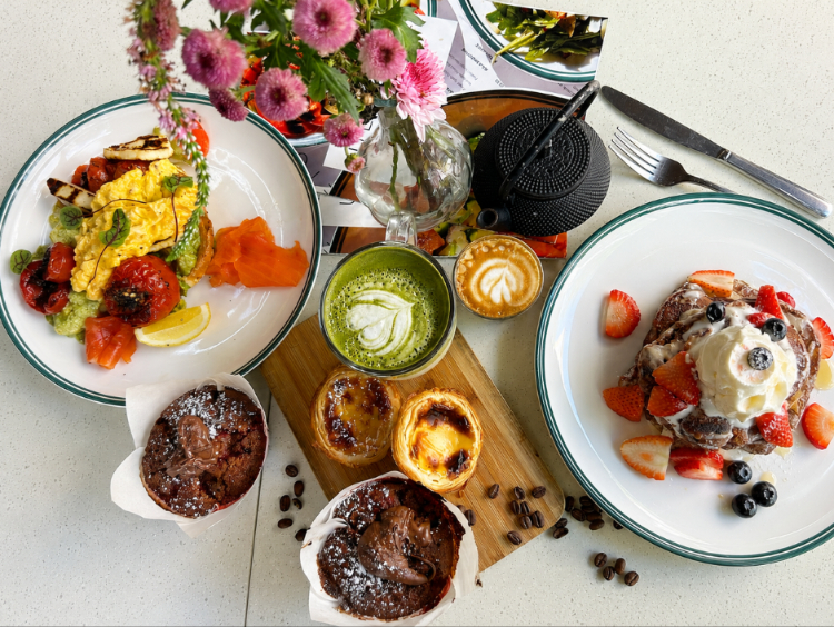 RayRay Cafe slider image