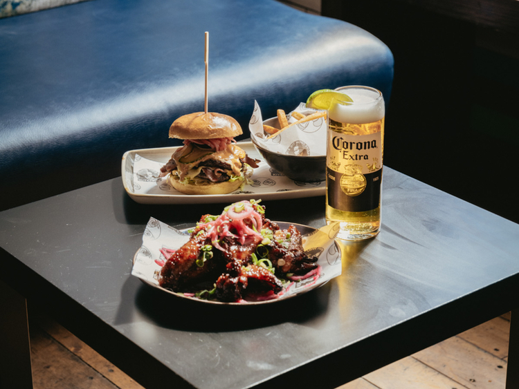 Quarter House Beer & BBQ - Stevenson Square slider image