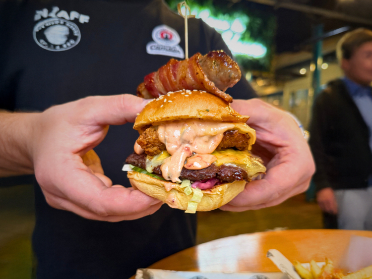 Quarter House Beer & BBQ - Stevenson Square slider image