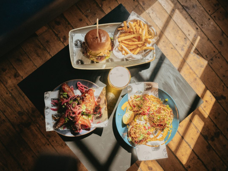 Quarter House Beer & BBQ - Stevenson Square slider image