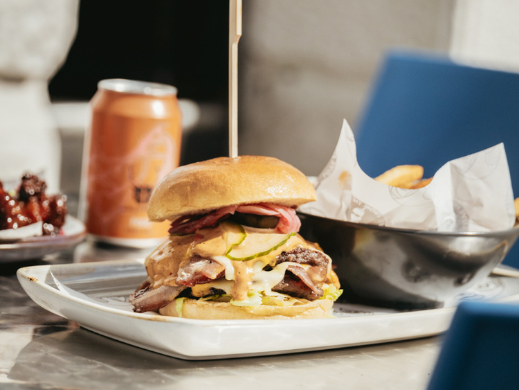 Quarter House Beer & BBQ - Stevenson Square slider image