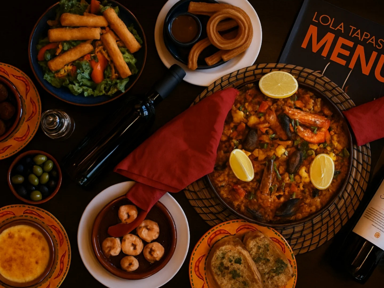 Lola Tapas & Wine - Restaurant Oval slider image