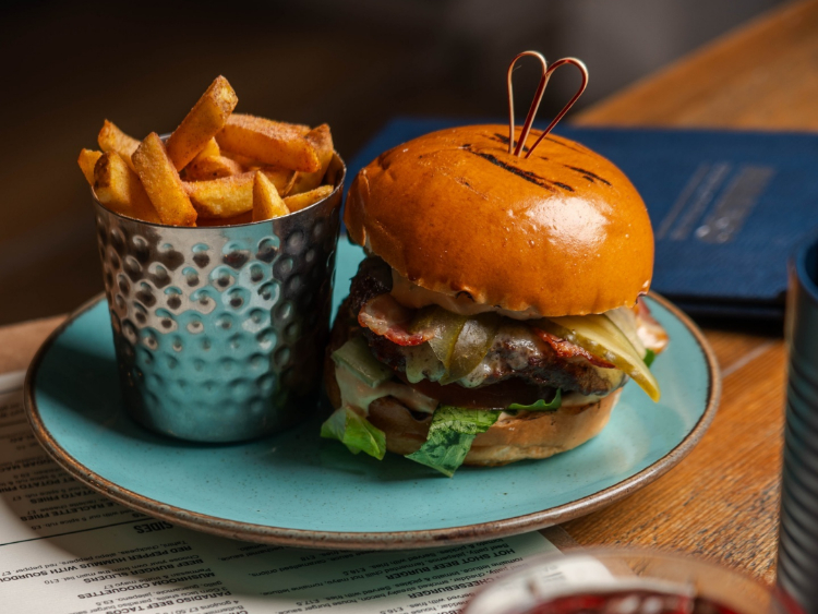 Paradiso Burger & Cocktail Bar slider image