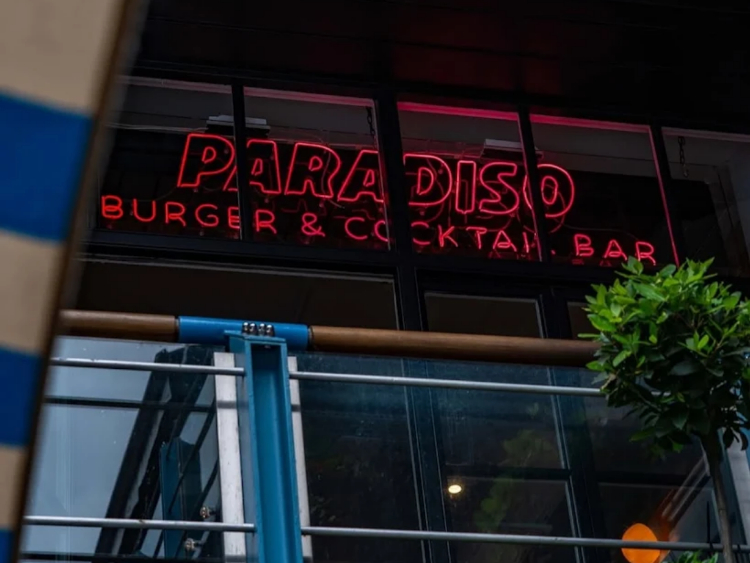 Paradiso Burger & Cocktail Bar slider image