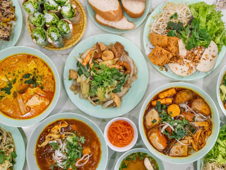Selina Hoang Lan Tinh Chay slider image