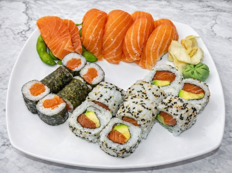 Sakura Sushi and Noodles slider image