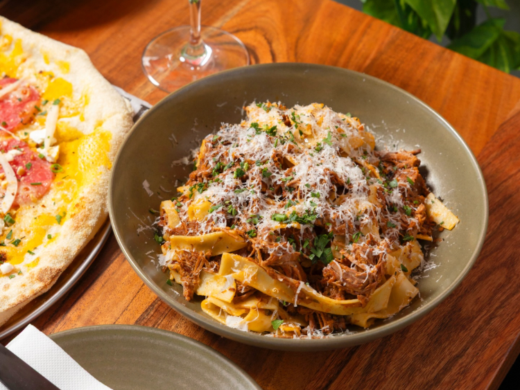 Om Nom Nom Pizza & Pasta Bar slider image