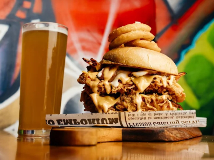 Deebo Burgers & Beer Bar slider image