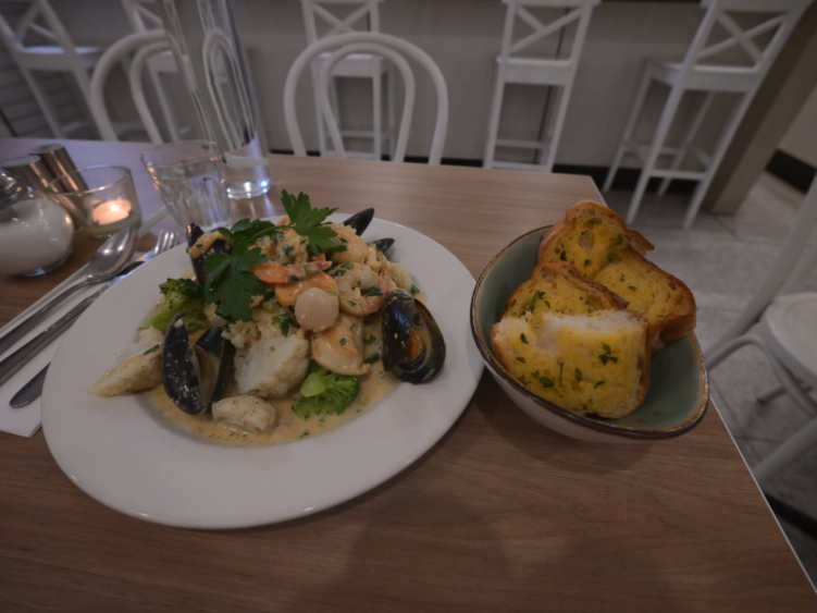 Stuzzichino Restaurant & Bar slider image