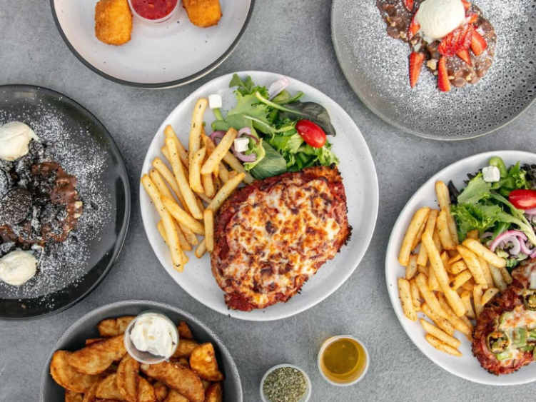 Amici Pizza & Burgers slider image