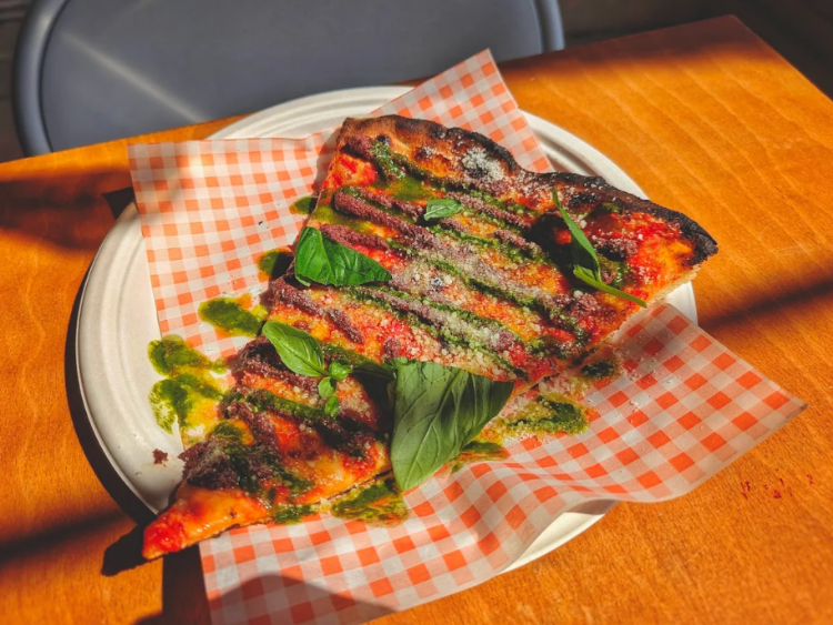 Gigi's Pizza Shop slider image