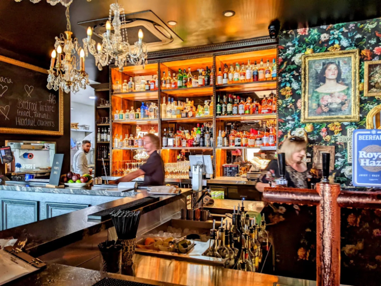 Vicky Browns Bar slider image